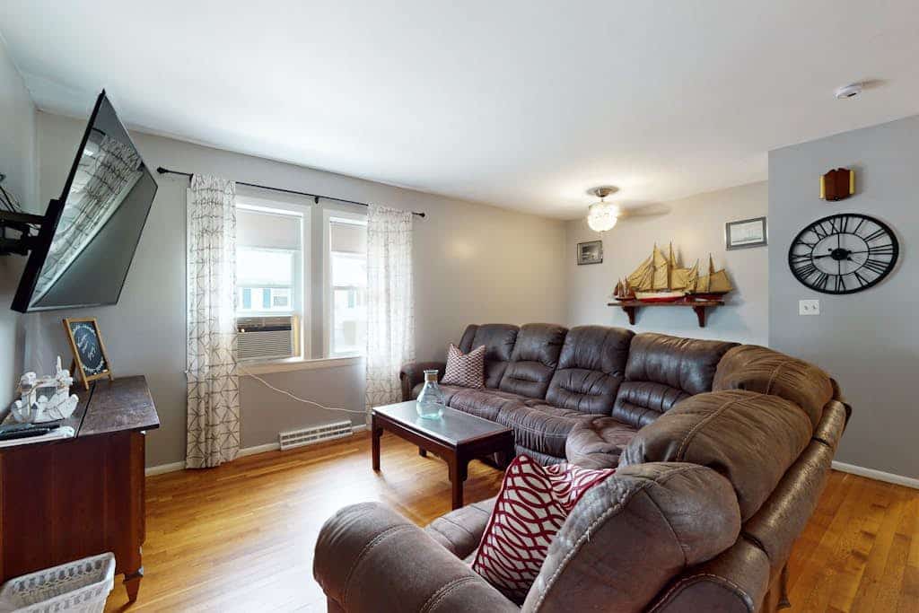 Peaceful centrally located home:  w/ yard & walking distance to town