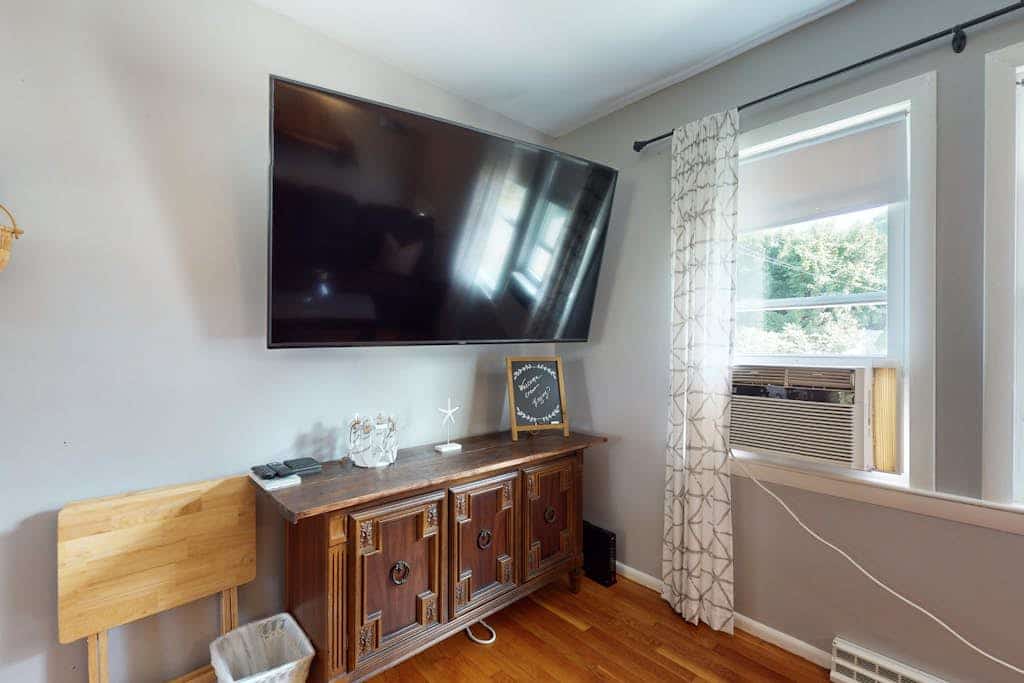 Peaceful centrally located home:  w/ yard & walking distance to town