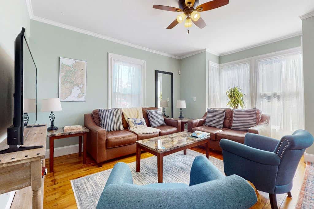 Beautifully renovated home walk to boulevard, town & train
