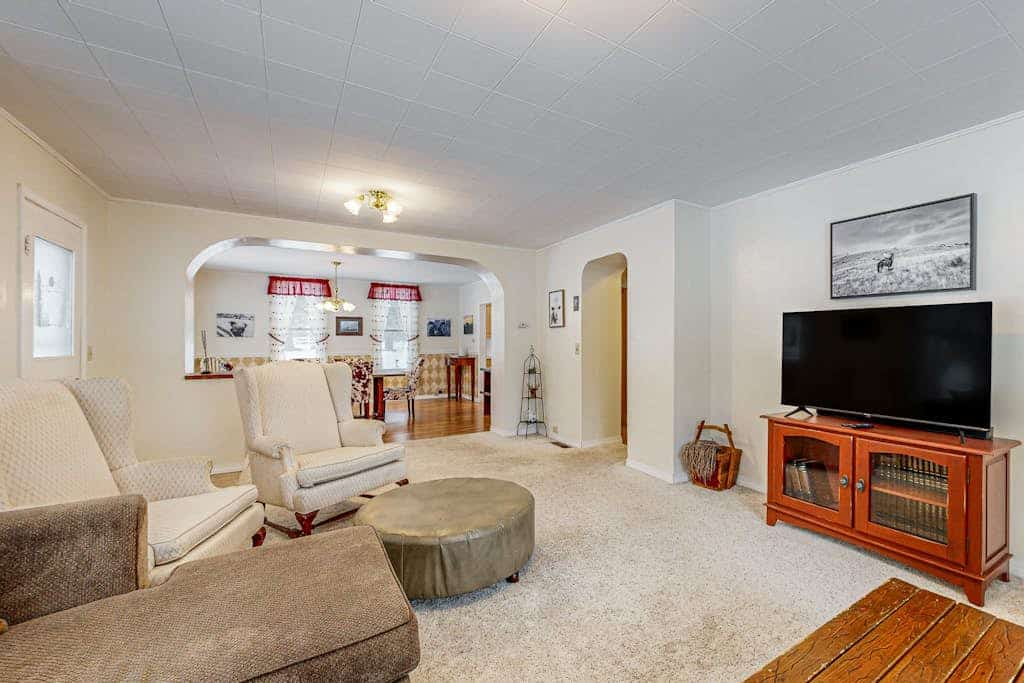 Charming Farmhouse on 100 Acres W/ Mountain Views, WiFi, Porch & Livestock