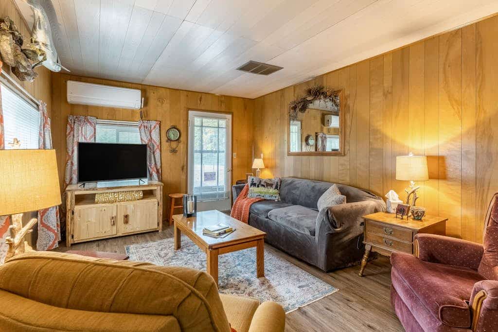 Charming riverfront house near Glacier with firepit, grill & mountain view