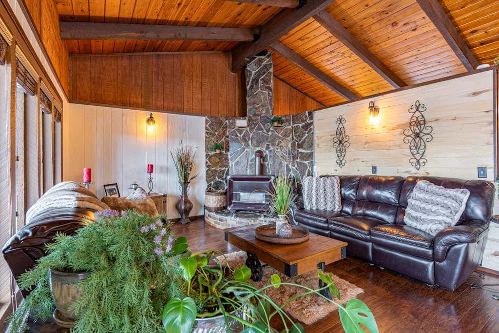 Hilltop Hideaway