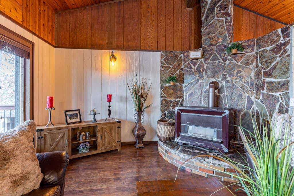 Hilltop Hideaway