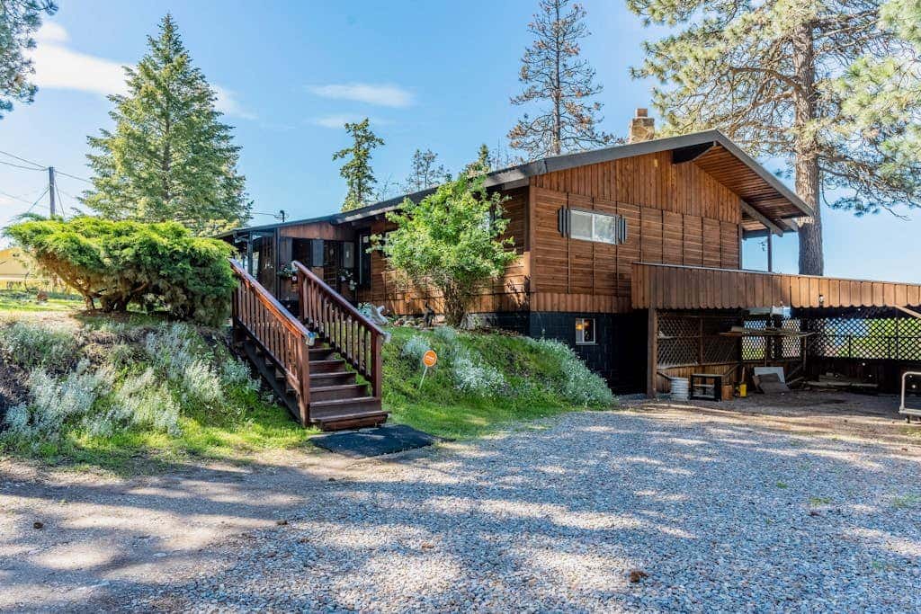 Hilltop Hideaway