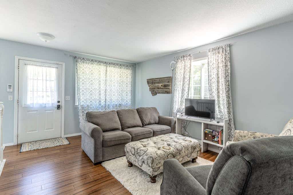 Mountain-view home with large deck, gas grill, firepit, lawn, and central AC