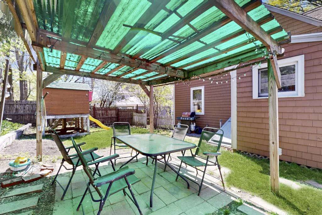 Home with washer/dryer, gas grill, & outdoor dining - walk 5 minutes to beach
