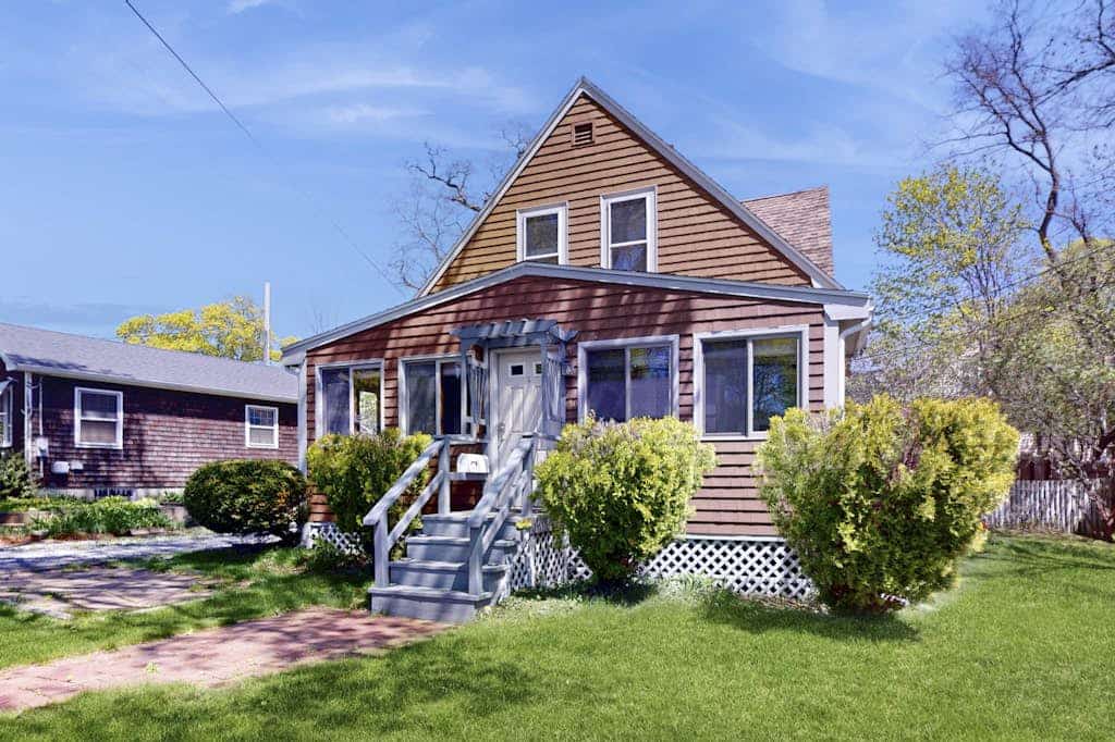 Home with washer/dryer, gas grill, & outdoor dining - walk 5 minutes to beach