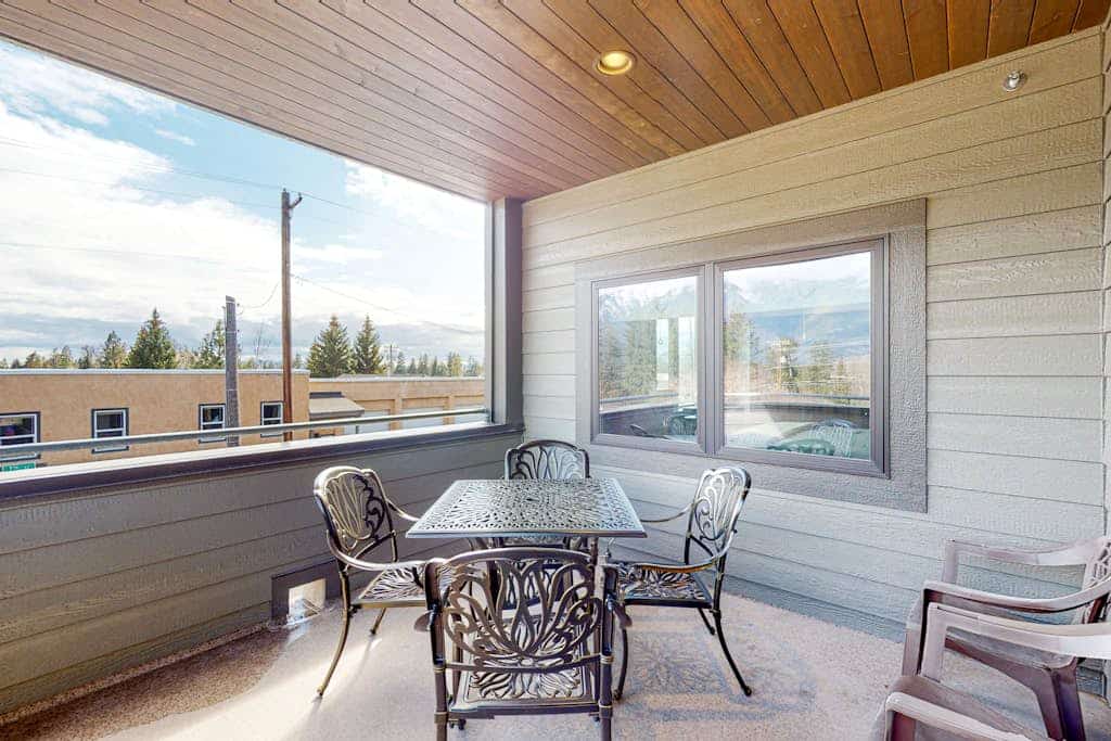 Brand-new downtown condo with rooftop patio, grill, mtn views, fireplace, & W/D