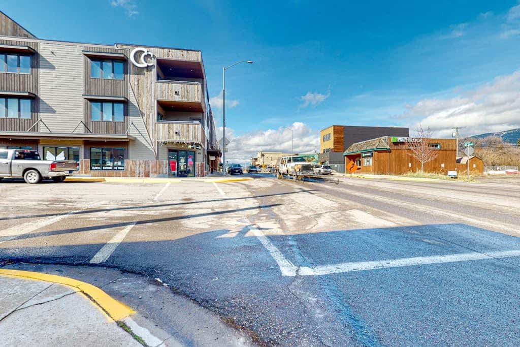 Brand-new downtown condo with rooftop patio, grill, mtn views, fireplace, & W/D