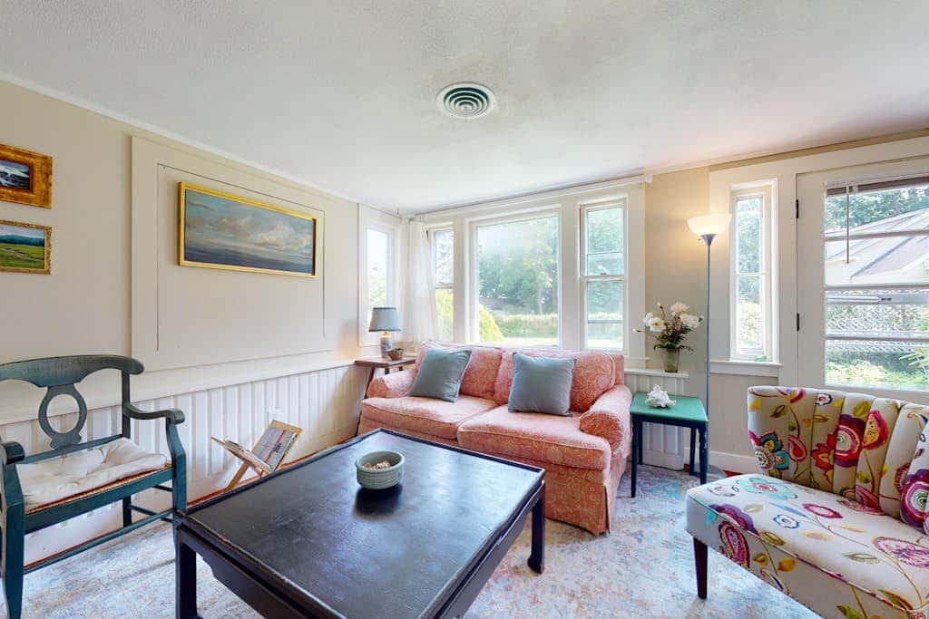 Garden Cottage By The Sea