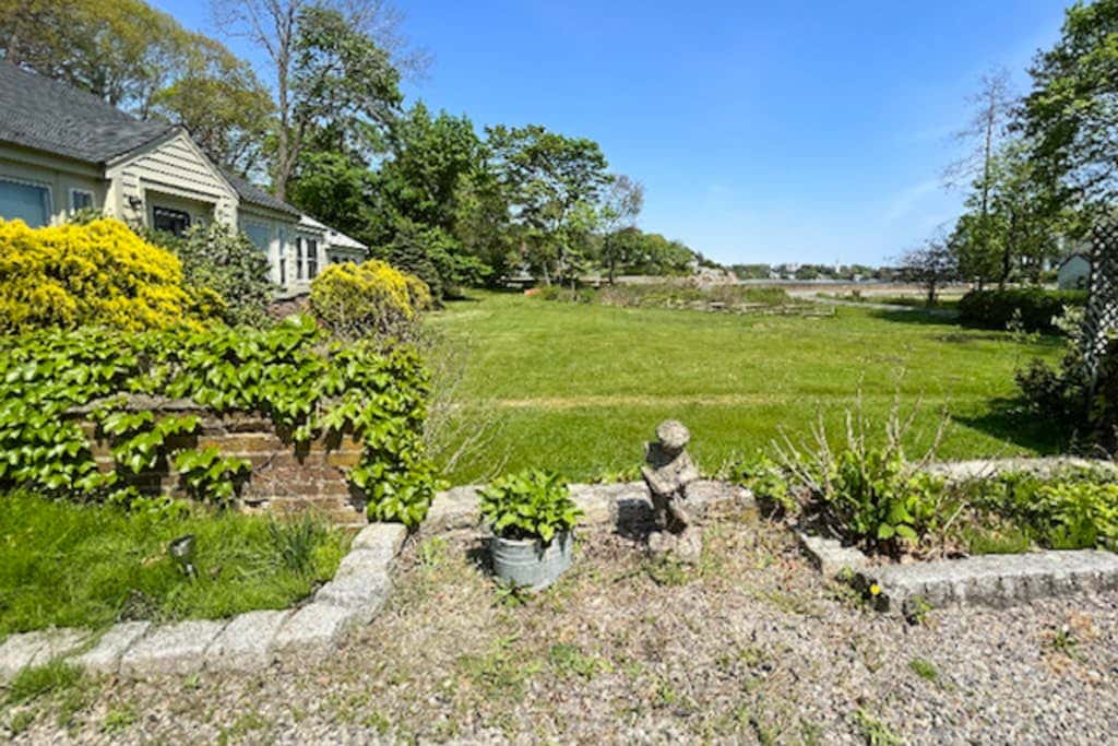 Garden Cottage By The Sea