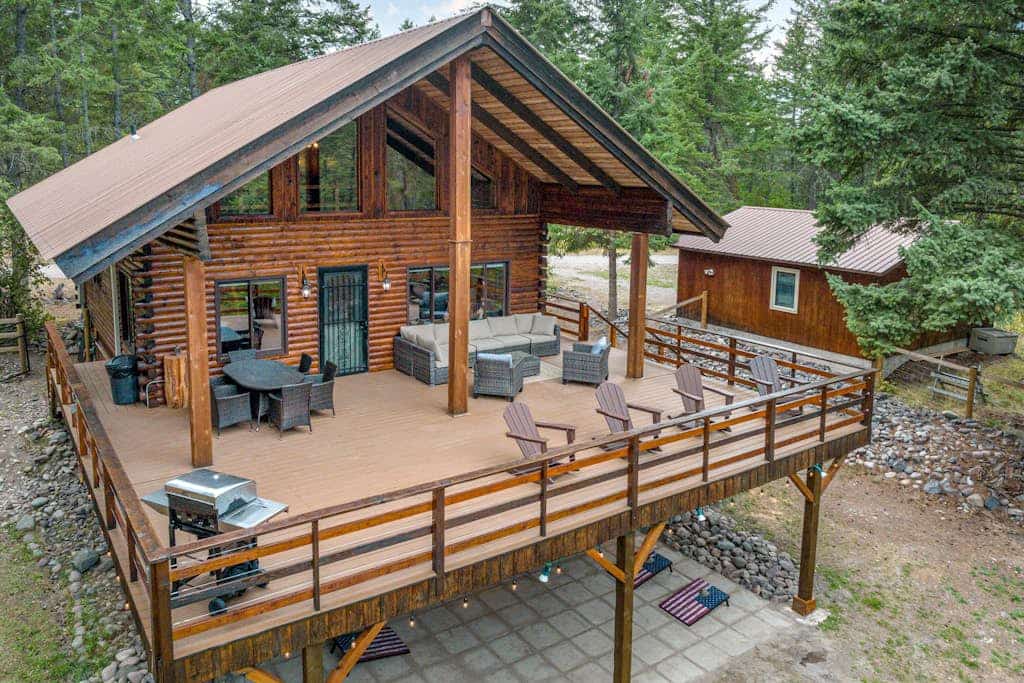 Swan Mountain cabin with amazing views, hot tub, large deck, & game room