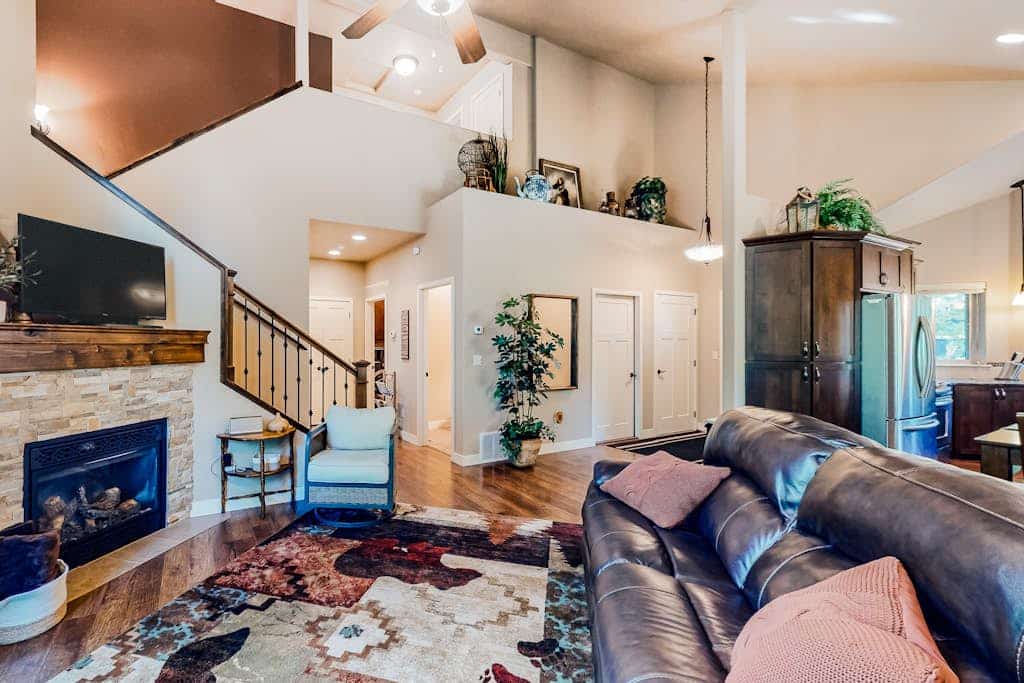 2-story townhouse near Flathead River with deck, fireplace, grill, W/D