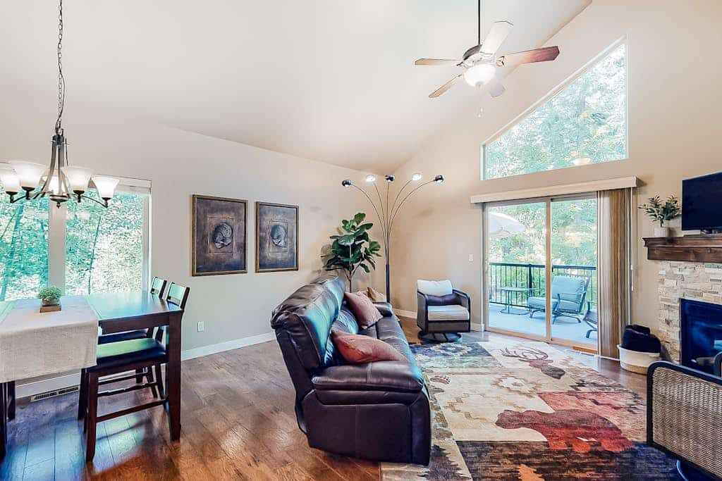 2-story townhouse near Flathead River with deck, fireplace, grill, W/D