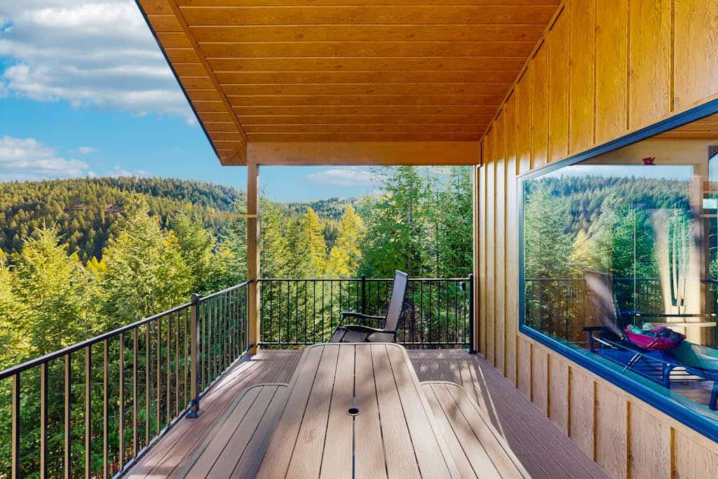 Newly built cabin, unparalleled views of forest, close to ski, hiking and lake