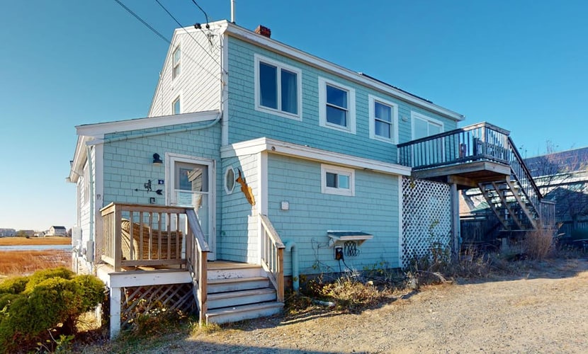 Plum Island Getaway: fishing, swimming, beachcombing or relaxing on the deck