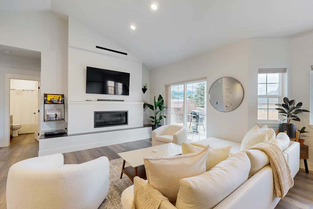 Modern Mountain View Escape
