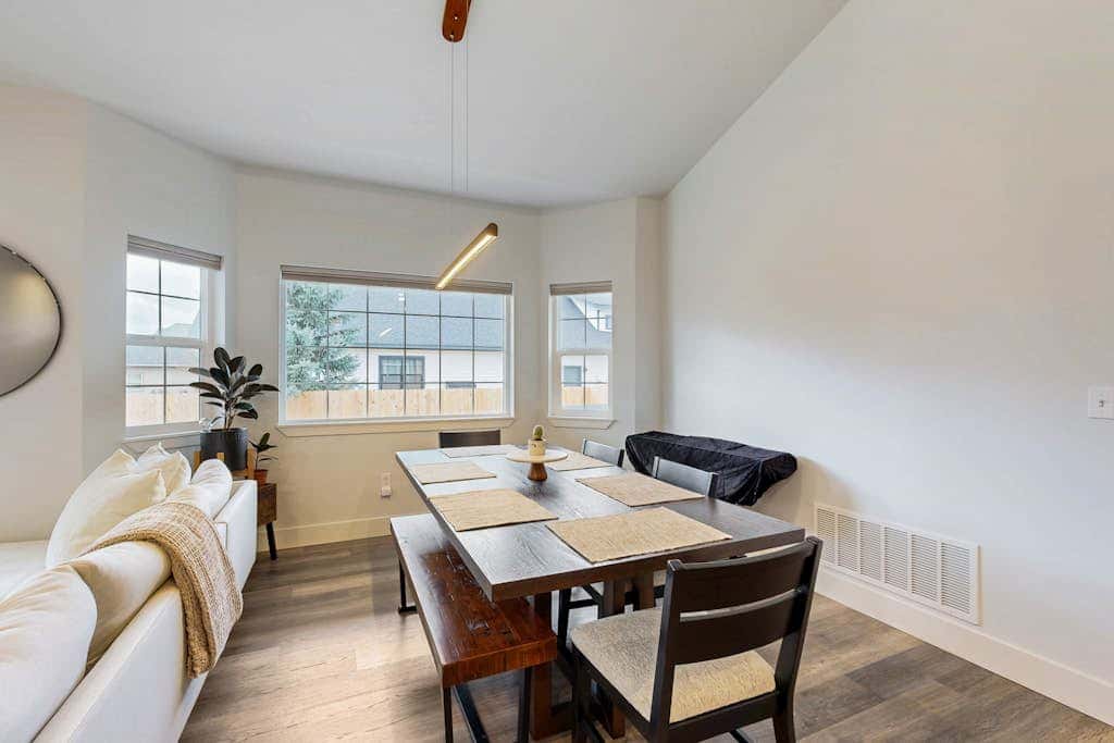 Modern Mountain View Escape