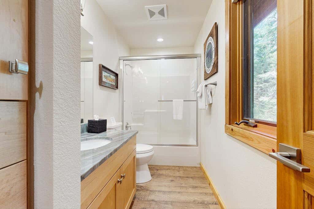 Deer Pine Cabin