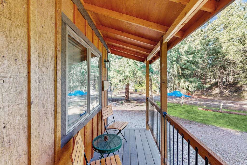 Charming cabin in Big Fork, pet friendly, firepit, 5 min to Lake, fly-fishing
