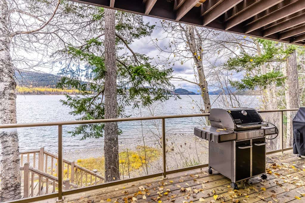 Lakefront condo near ski resort with pool, hot tub & nearby beach