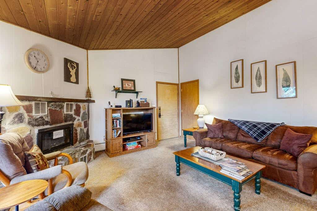 Dog-friendly condo with lake view, hot tub & pool - near beach access