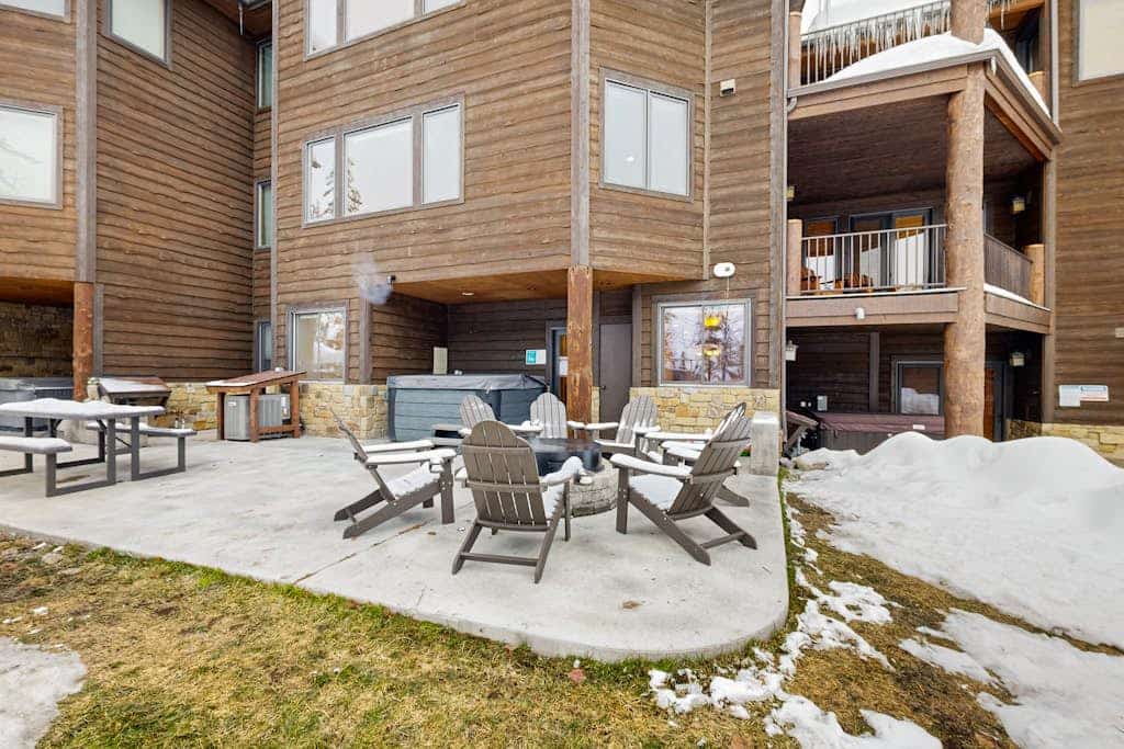 Ski-In/Ski-Out on Big Mountain with Gourmet Kitchen Hot Tub & Amazing Views