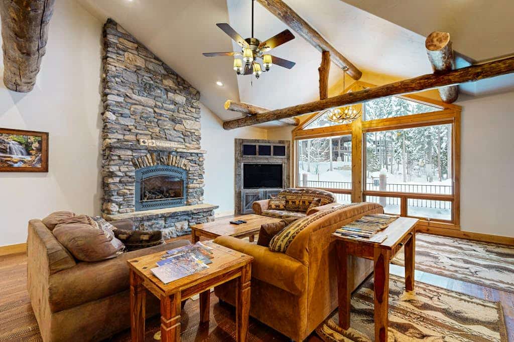 Ski-In/Ski-Out on Big Mountain with Gourmet Kitchen Hot Tub & Amazing Views