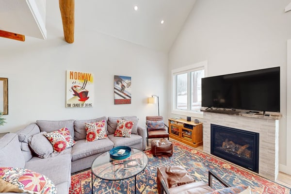 Spacious ski-in/ski-out townhome located in Moonlight Basin with private hot tub