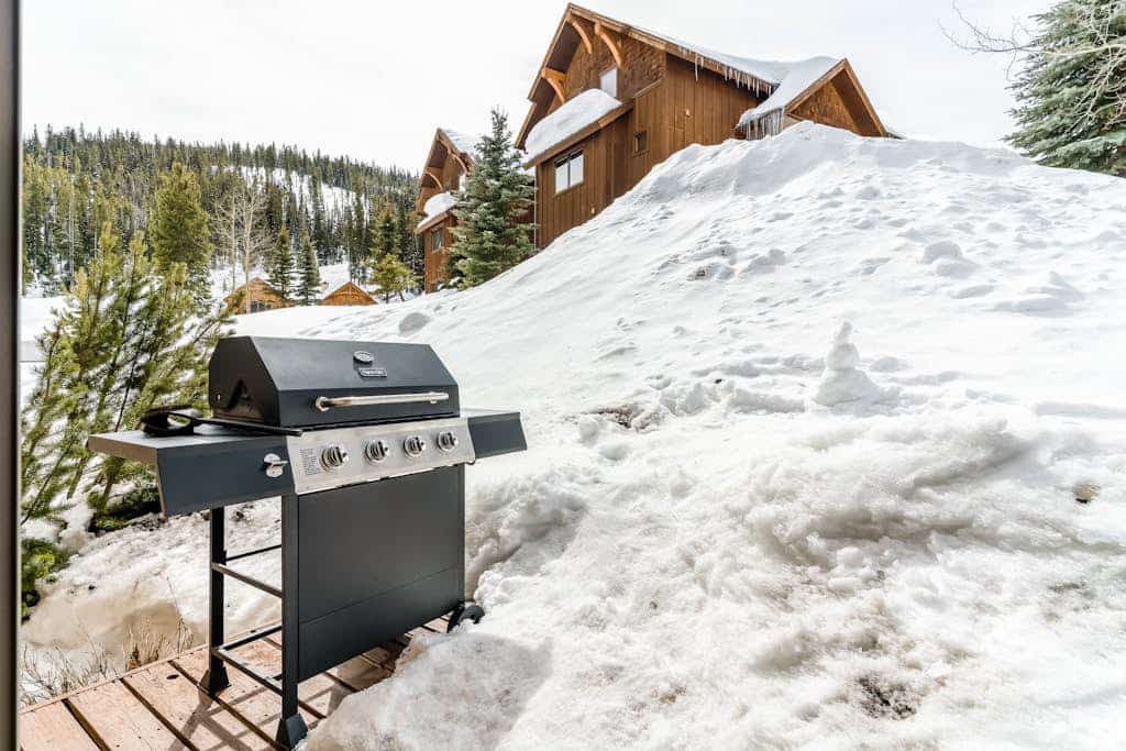 Ski-in/ski-out townhome steps from Bear Back lift w/free WiFi & wood fireplace