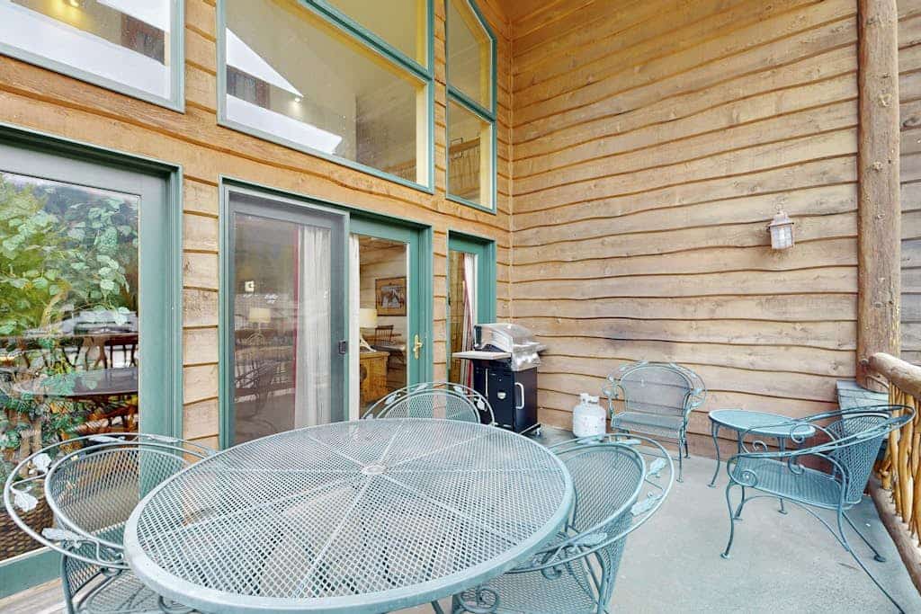 Ski-in/ski-out mountaintop getaway with private hot tub - close to town