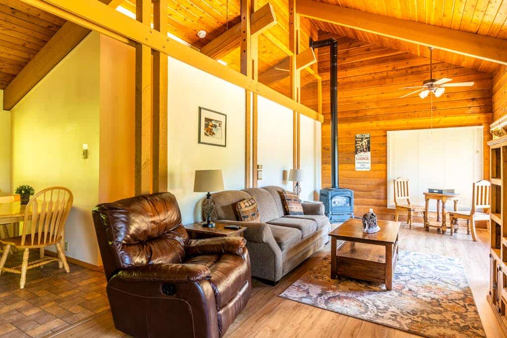 Rustic condo w/ fireplace & beautiful ski and mountain views - walk to lifts