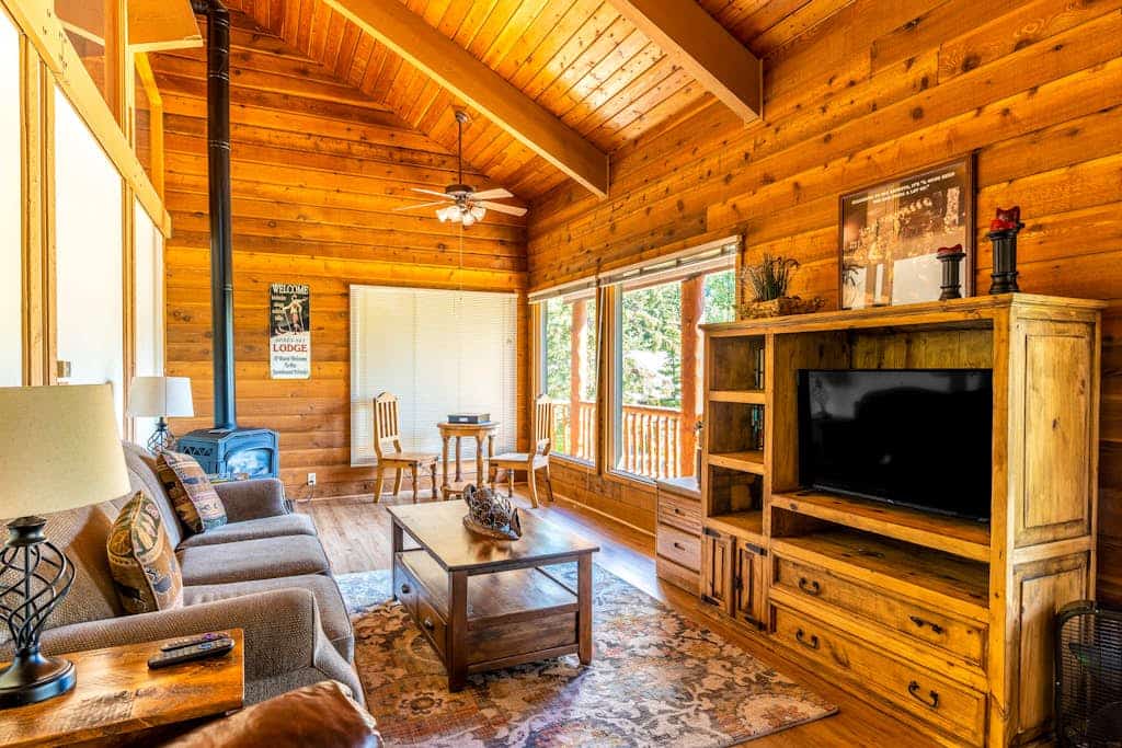 Rustic condo w/ fireplace & beautiful ski and mountain views - walk to lifts