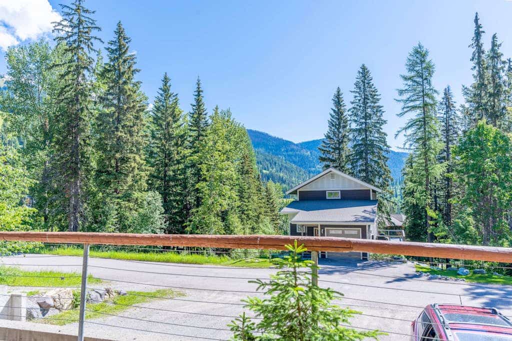 Mountain condo w/ gas fireplace & views - within walking distance to ski resort