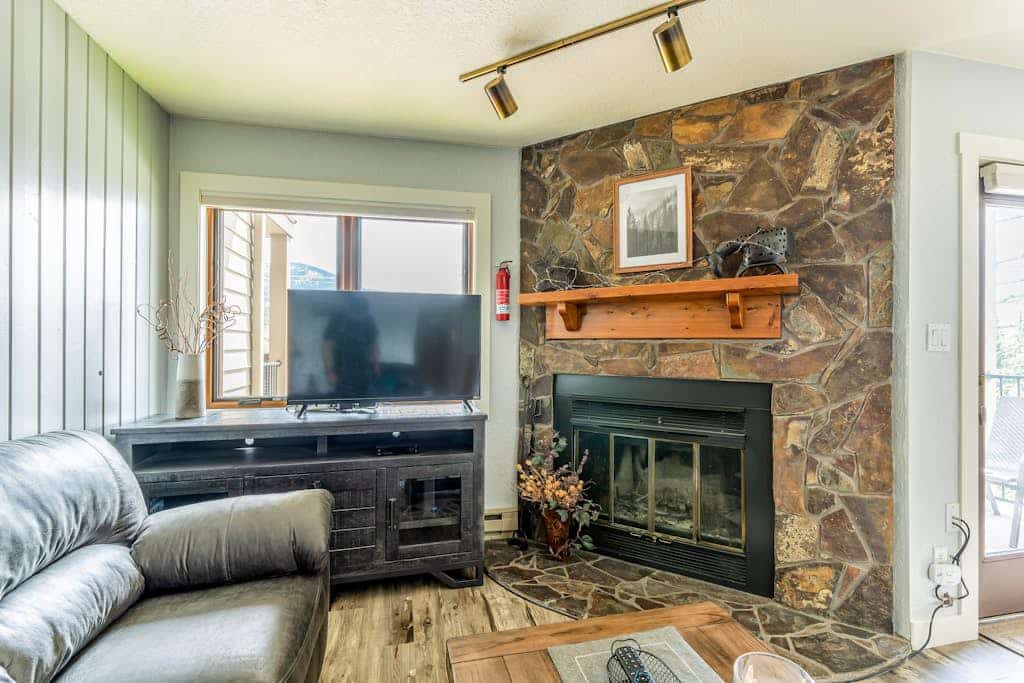 Adorable Ski Getaway W/ Free WiFi and Easy Access to the Slopes