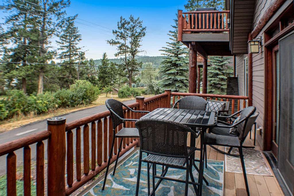 Updated condo with peek-a-boo lake views, deck, W/D, fireplace, & lake access