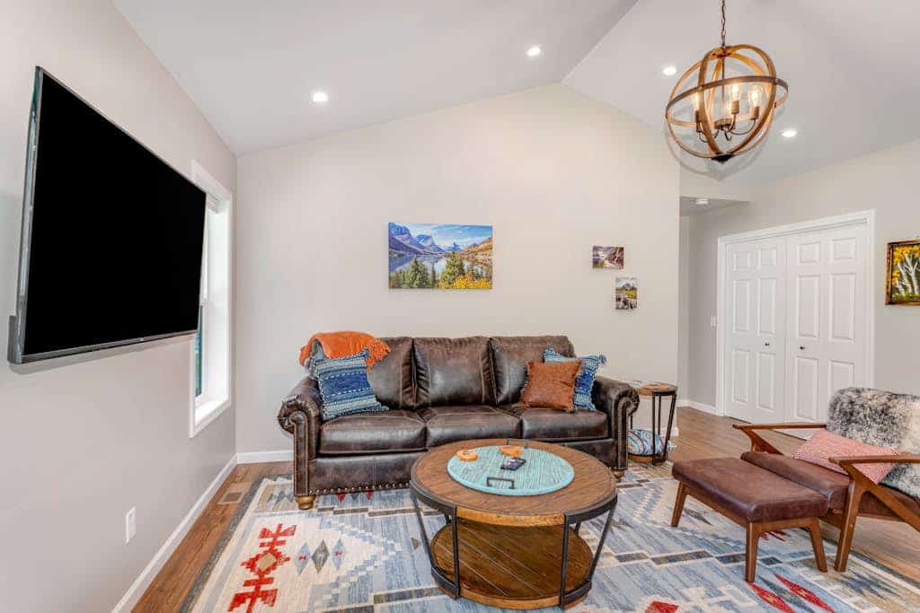 Relaxing single-level home with a patio, washer/dryer, & central AC