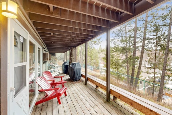 Dog-friendly condo near beach with lake views, hot tub, sauna, pool, dock, grill