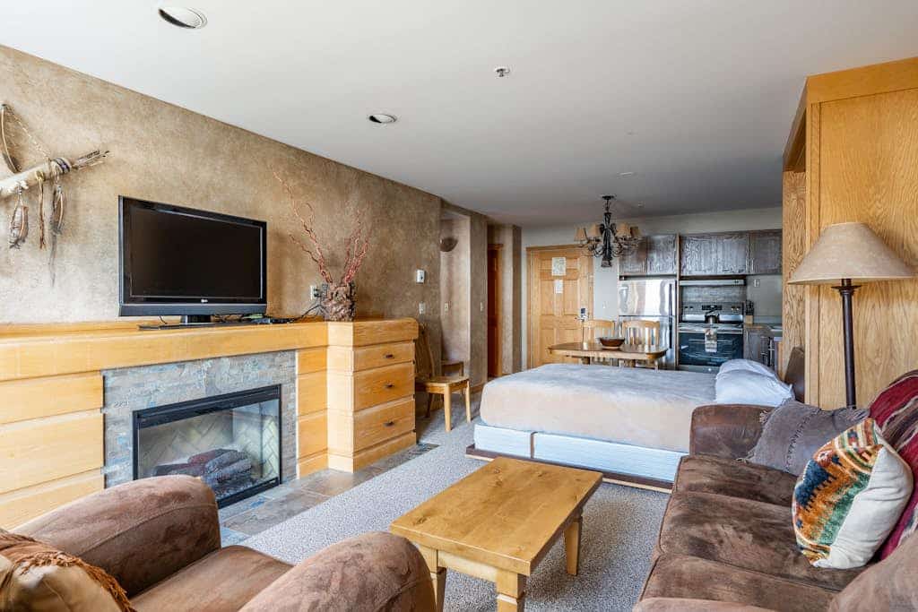 Ski-in/ski-out condo with mountain views, hot tub, pool & gym access