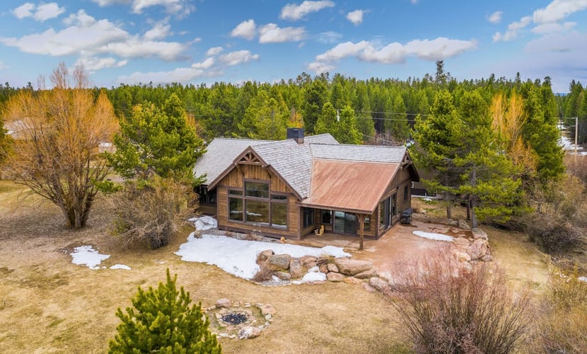 Waterfront cabin on Hebgen Lake, near fishing/boating & Yellowstone