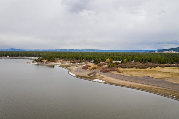 Waterfront cabin on Hebgen Lake, near fishing/boating & Yellowstone
