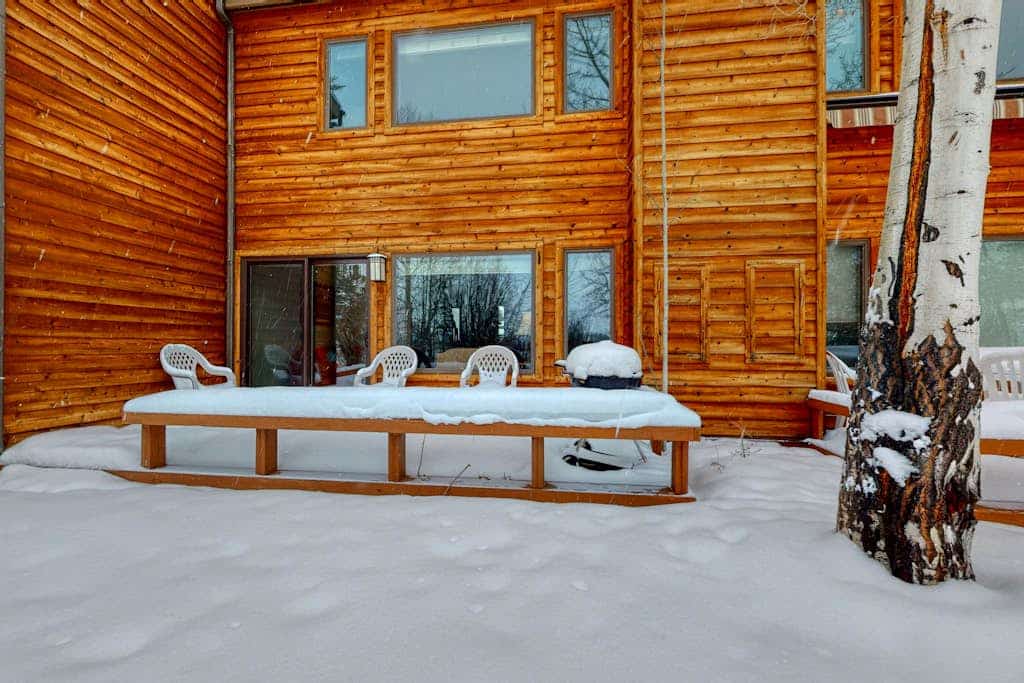 Gorgeous country lodge with private sauna, deck & fireplace - near National Park