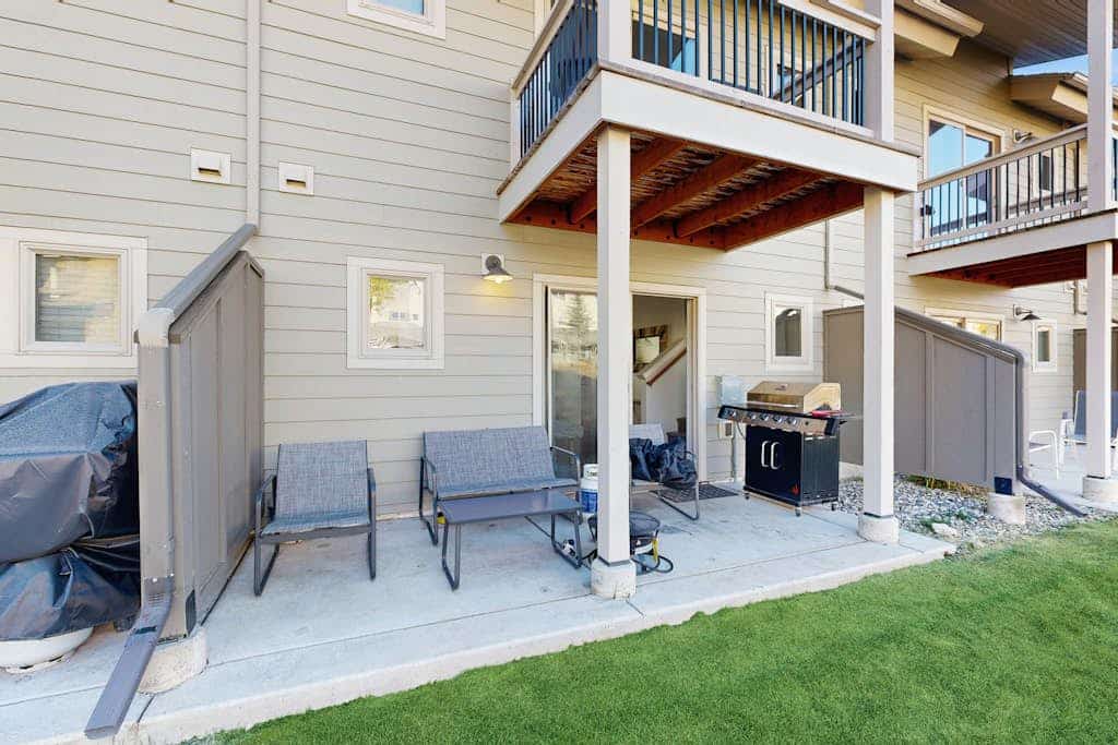 Immaculate Condo Near Meadow Village | New Carpet, Mountain Views & Dog-Friendly