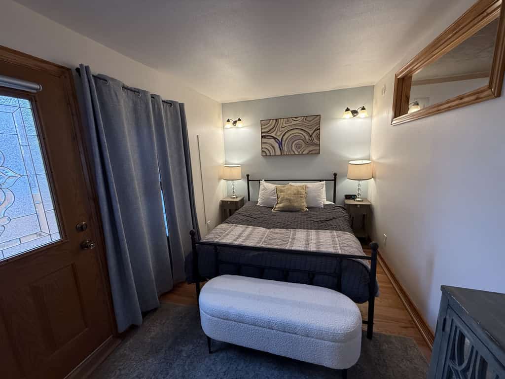 Modern duplex with gas fireplace, free WiFi, & walkable downtown location