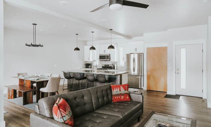 Family home with private patio, garage and A/C, 24 miles to Bridger Bowl