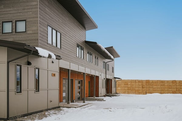 Family home with private patio, garage and A/C, 24 miles to Bridger Bowl