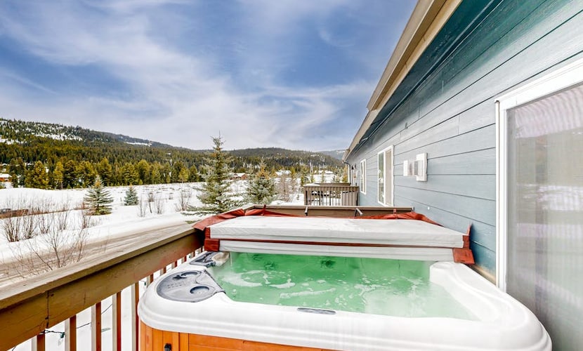 Remodeled condo with private hot tub and Gallatin Valley views