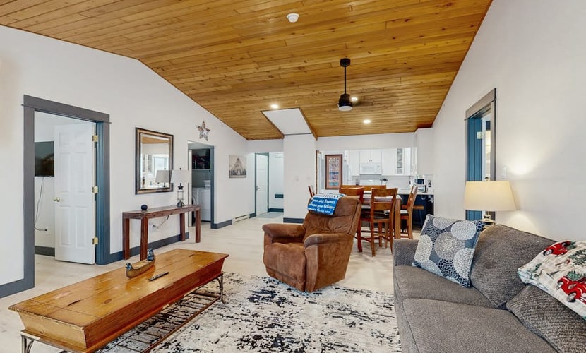 Fully Newly Remodeled Big Sky Condo with Mountain & Valley Views Private Hot Tub