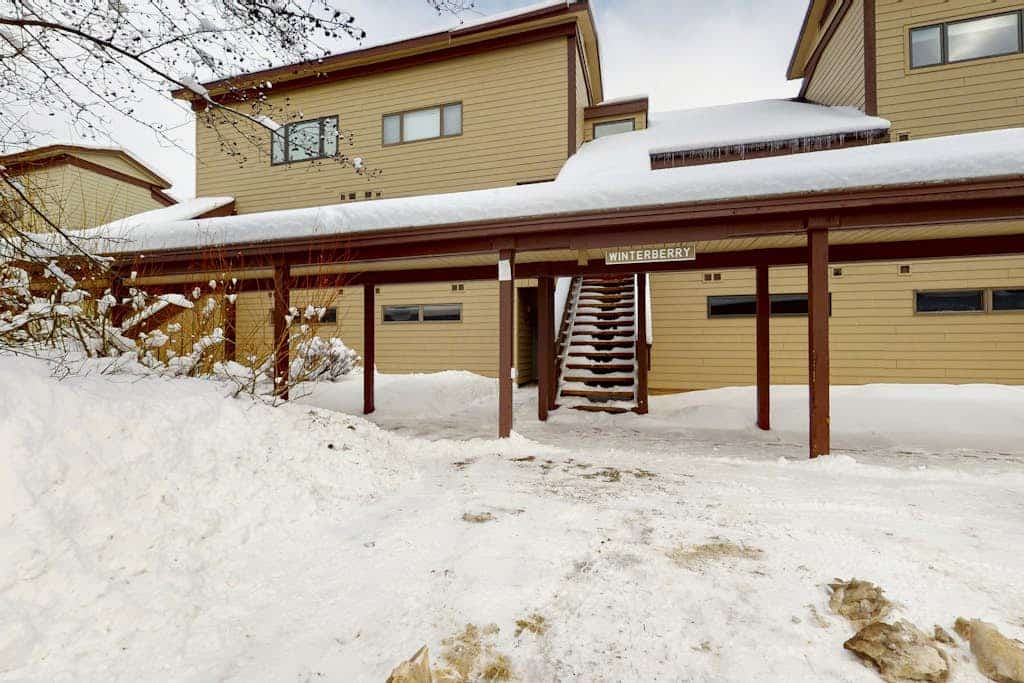 Family-friendly home between Jackson and Teton Village w/full kitchen