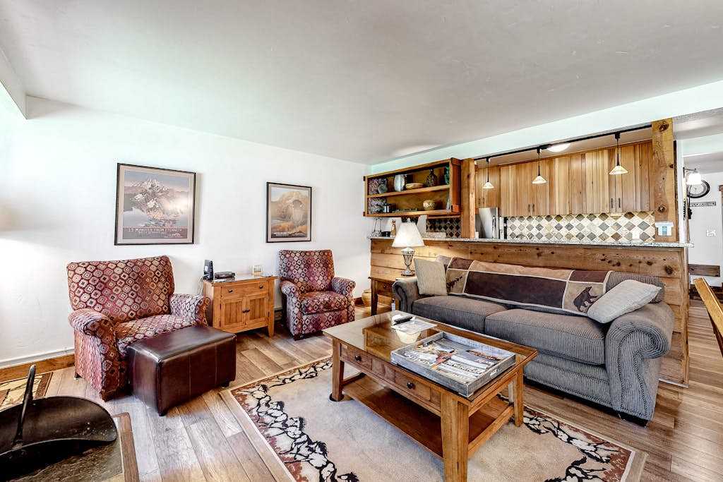613 Tamarack